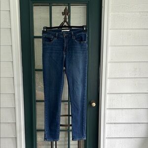 Levi’s 720 High Rise Skinny Jeans Size 28